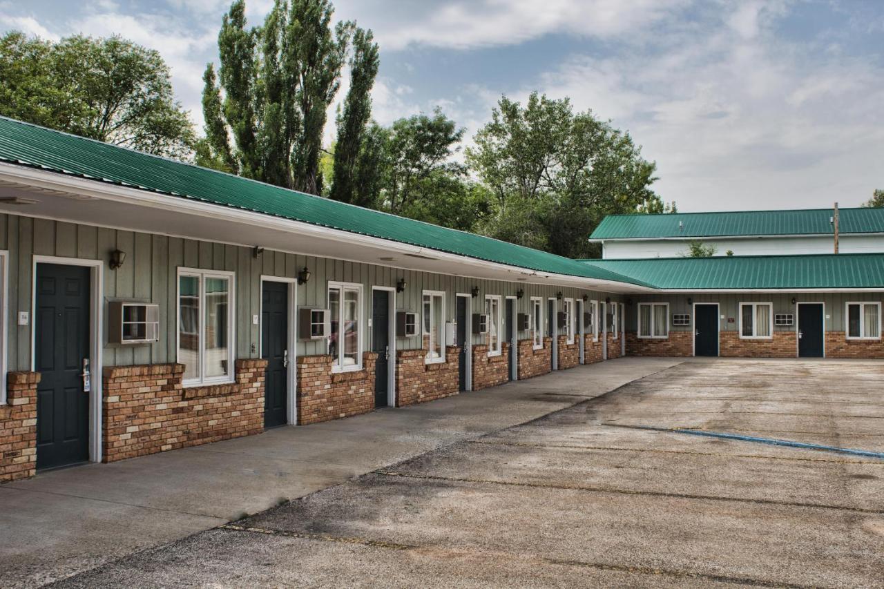 Deer Lodge Motel Sundance Exterior photo