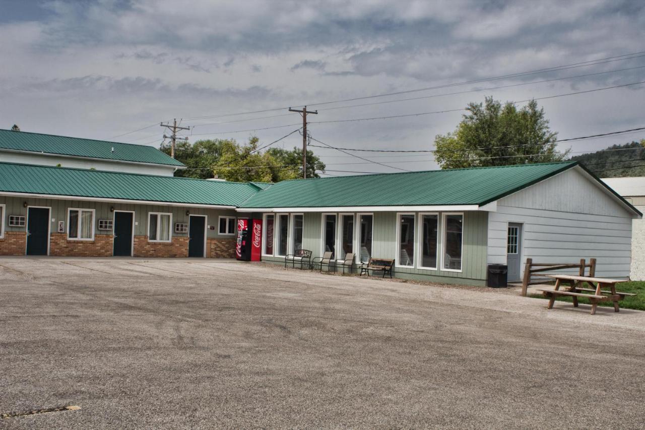 Deer Lodge Motel Sundance Exterior photo