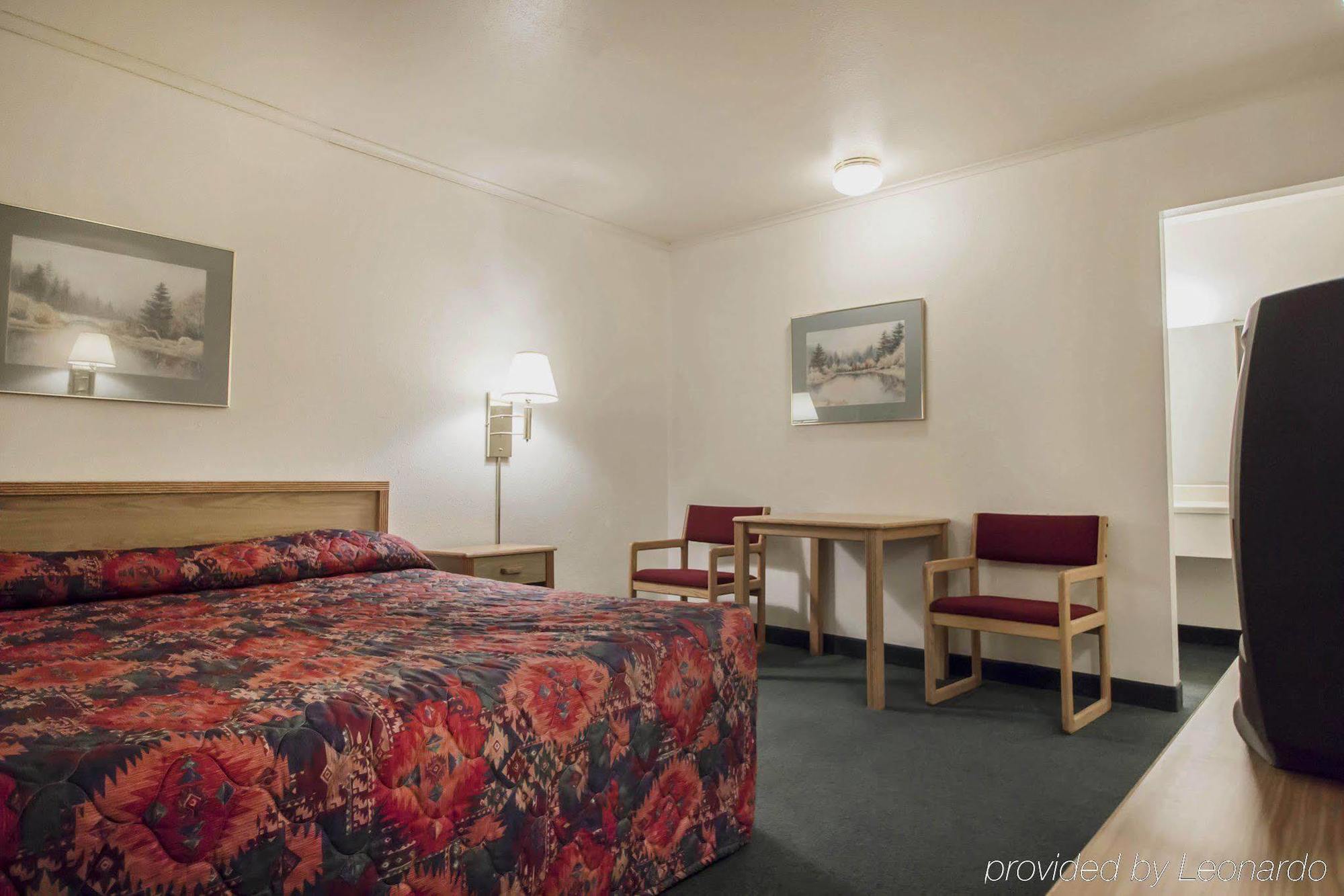 Deer Lodge Motel Sundance Exterior photo