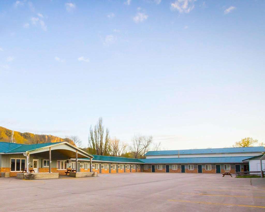Deer Lodge Motel Sundance Exterior photo