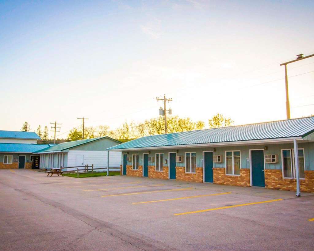 Deer Lodge Motel Sundance Exterior photo