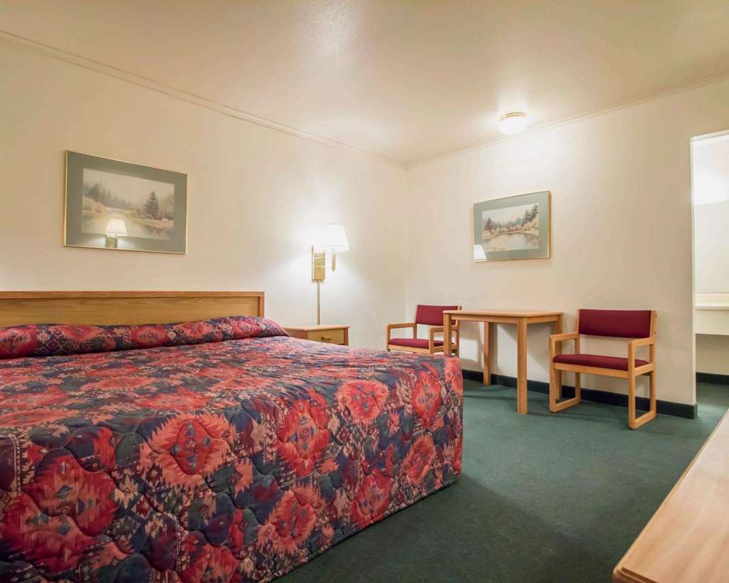 Deer Lodge Motel Sundance Room photo