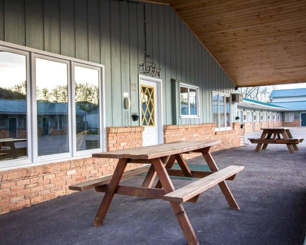 Deer Lodge Motel Sundance Amenities photo