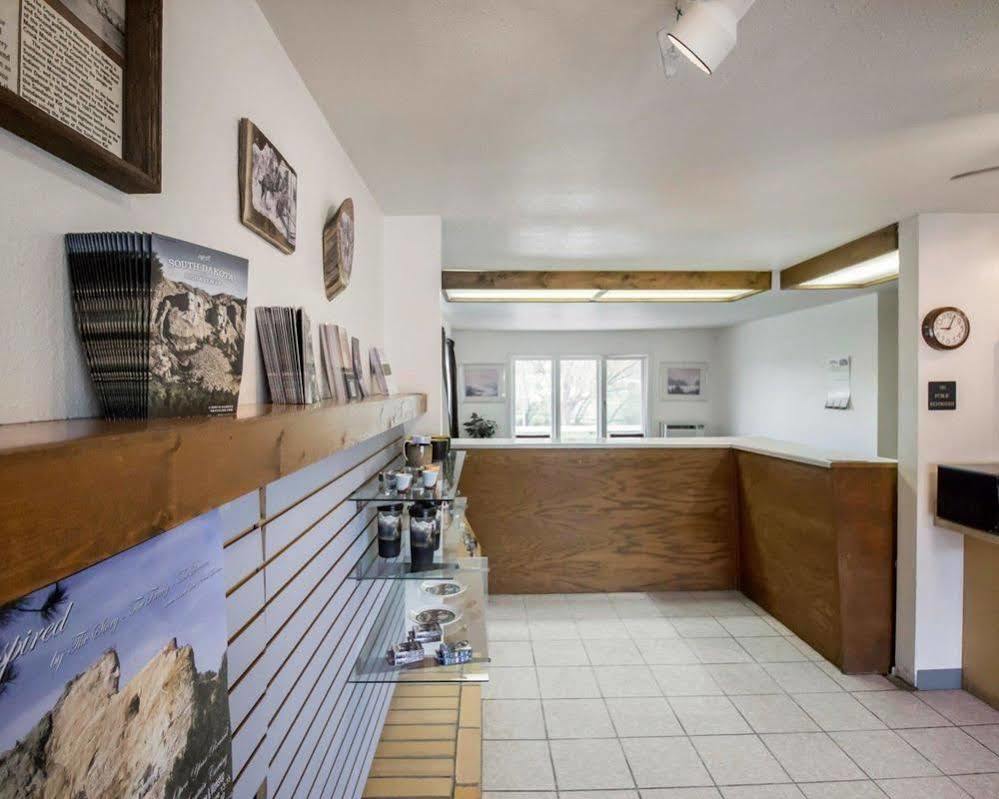Deer Lodge Motel Sundance Exterior photo